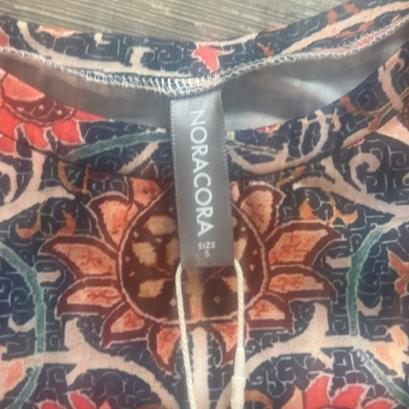 Noracora top NWT - Picture 5 of 5